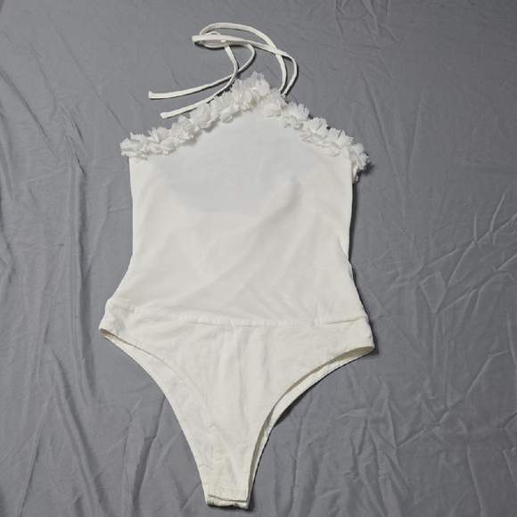Showpo Sz Small Womens White Asymmetrical Bodysuit One Piece - Picture 1 of 6
